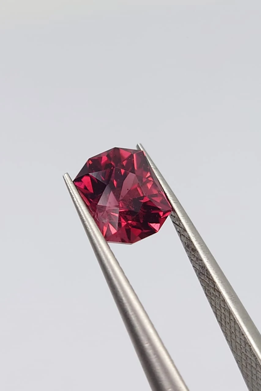 1.2ct Natural Stunning Rhodolite Garnet loose Gemstone From Tanzania — view 4